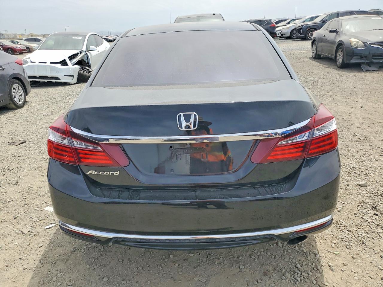 2017 HONDA ACCORD LX photo 11