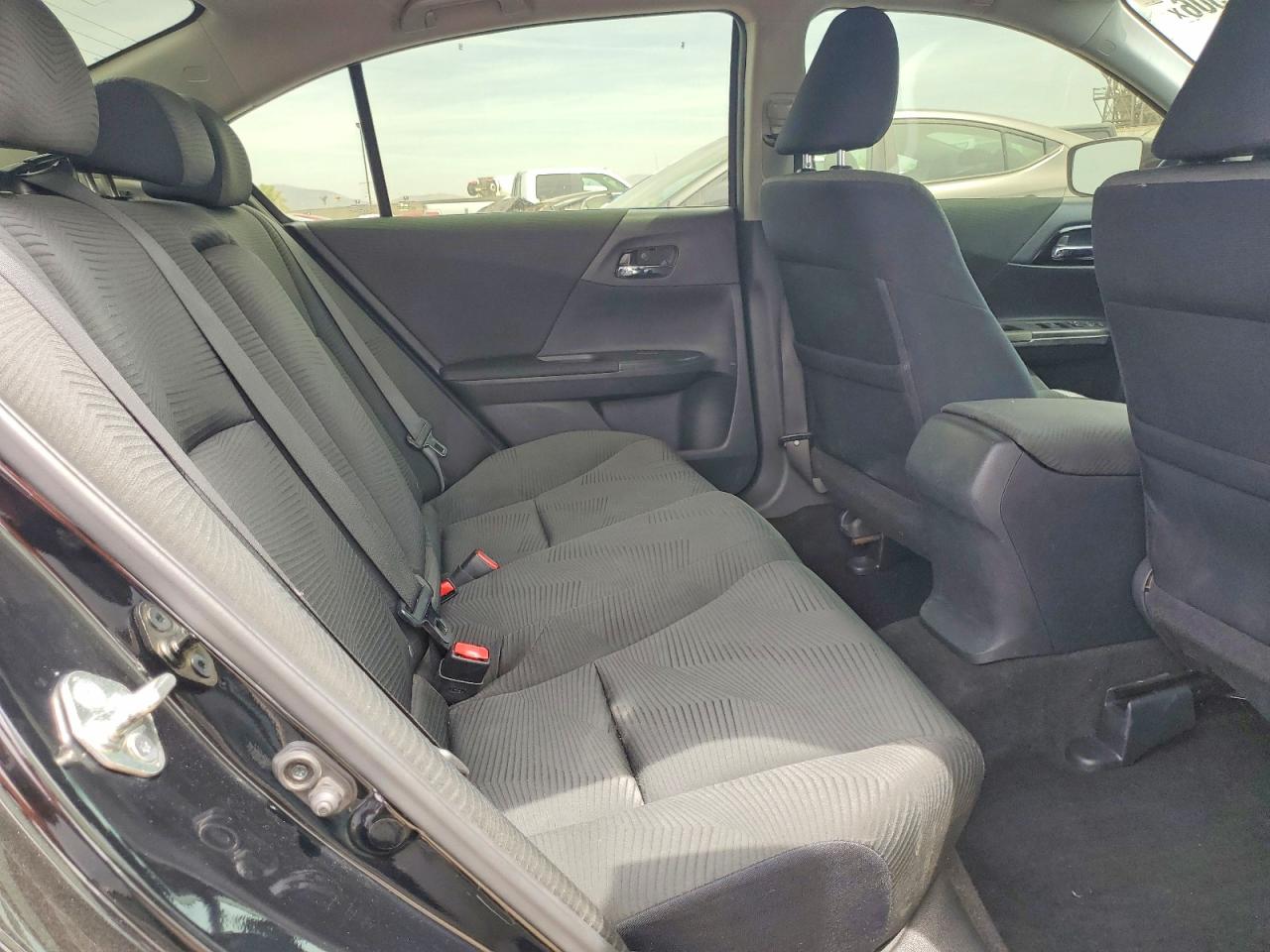 2017 HONDA ACCORD LX photo 19