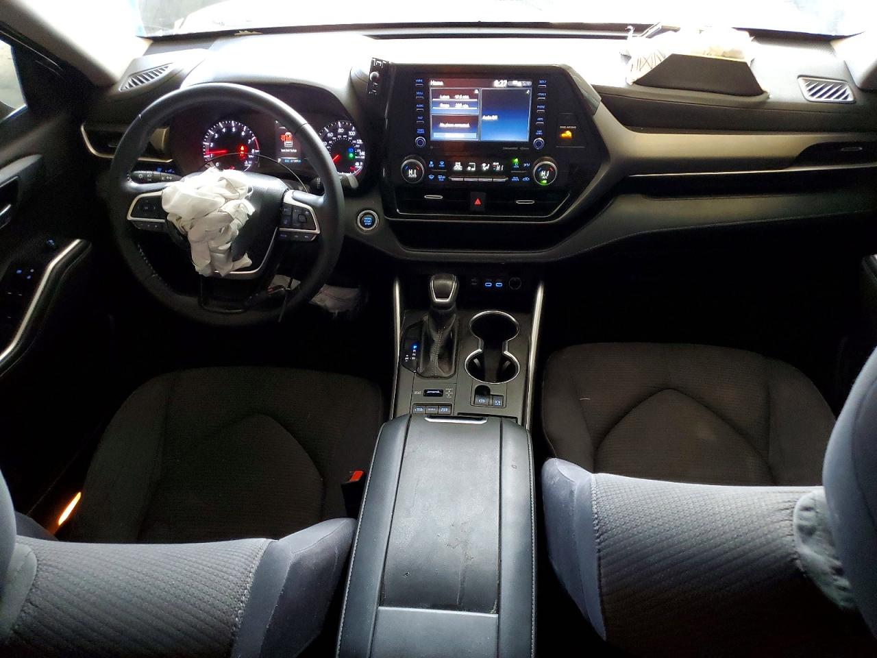 2022 TOYOTA HIGHLANDER LE photo 22