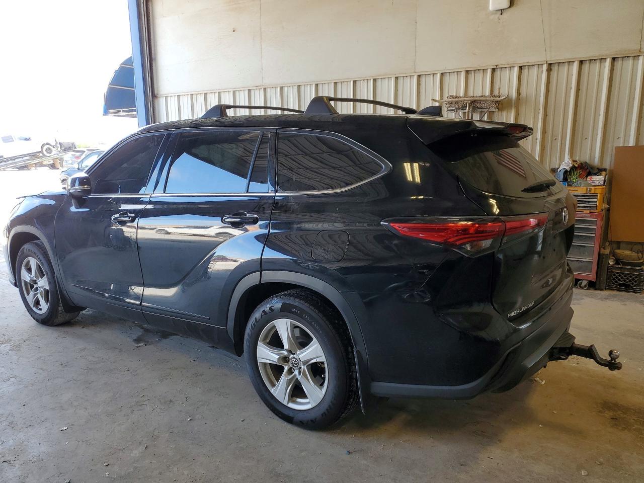 2022 TOYOTA HIGHLANDER LE photo 4