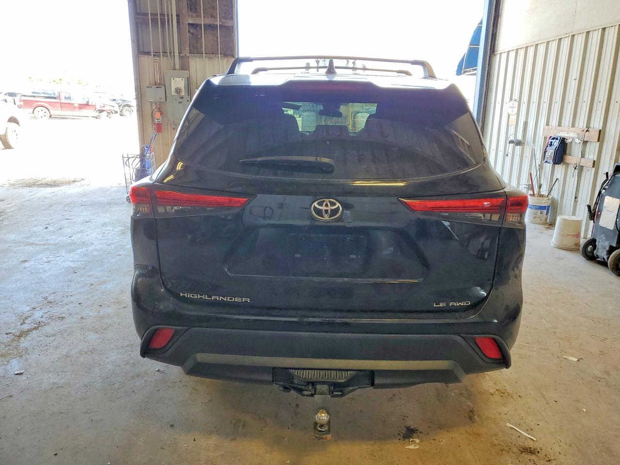 2022 TOYOTA HIGHLANDER LE photo 16