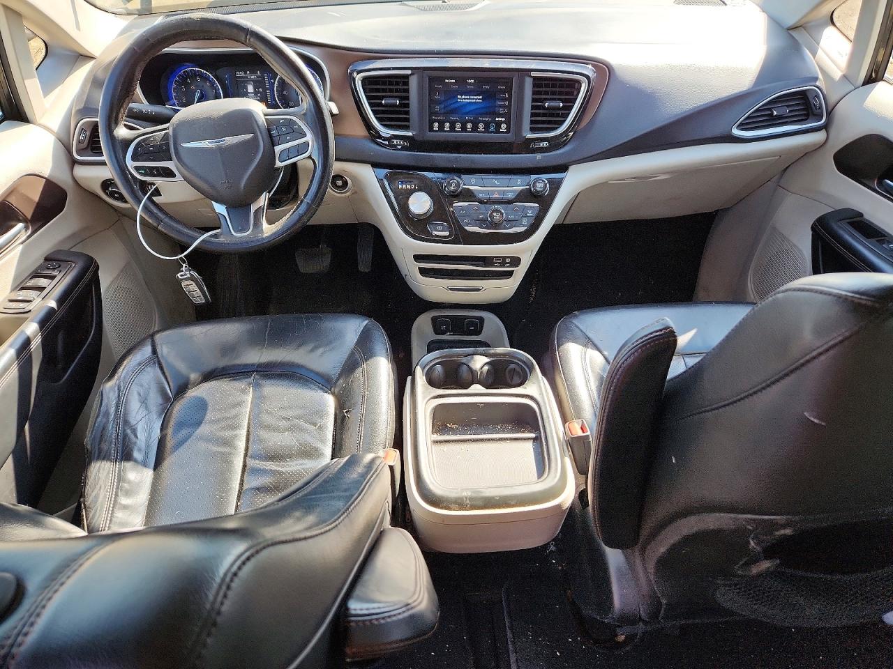 2019 CHRYSLER PACIFICA TOURING L photo 22