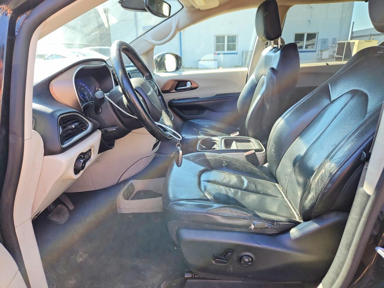 2019 CHRYSLER PACIFICA TOURING L photo 19