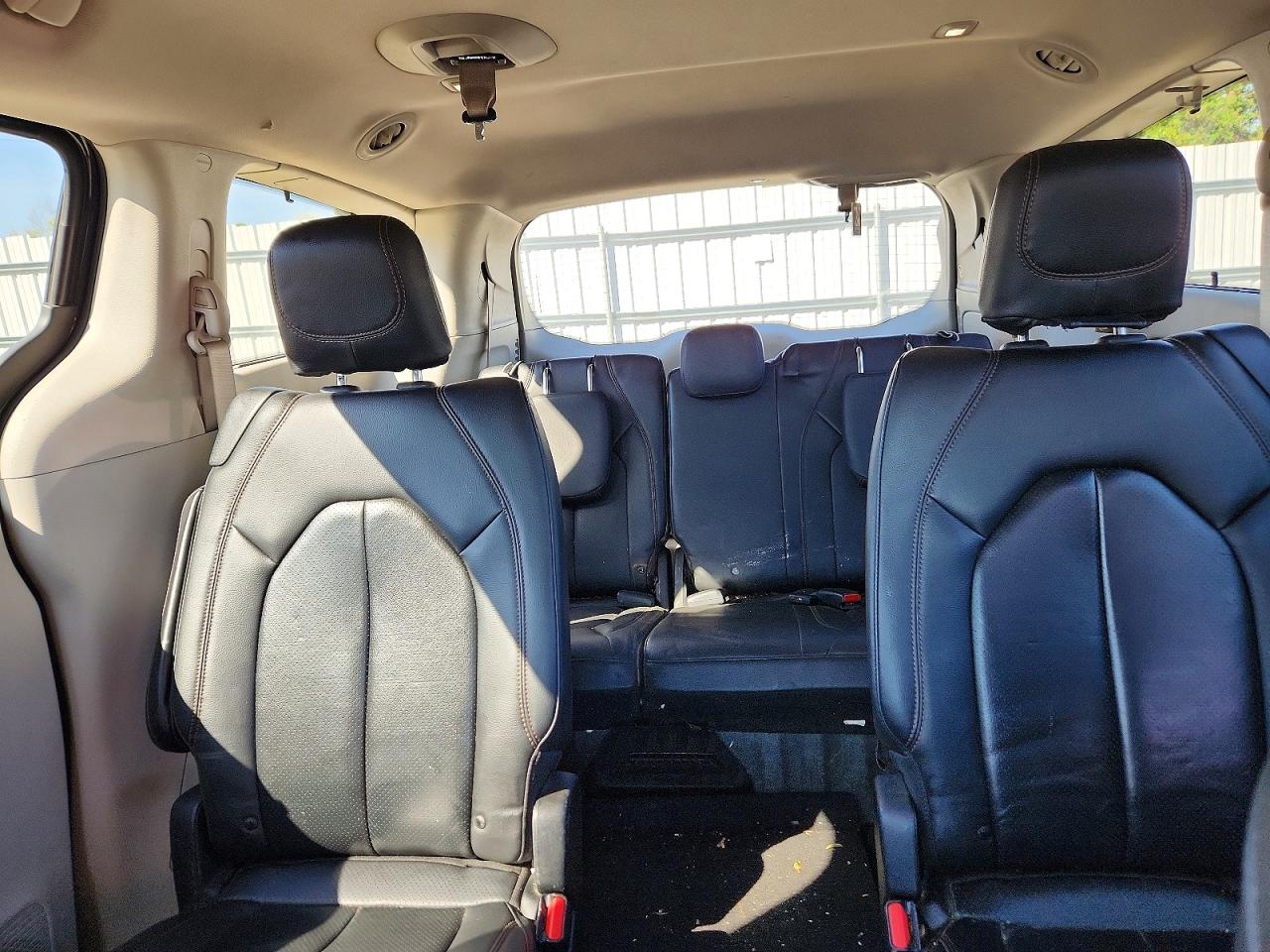 2019 CHRYSLER PACIFICA TOURING L photo 28
