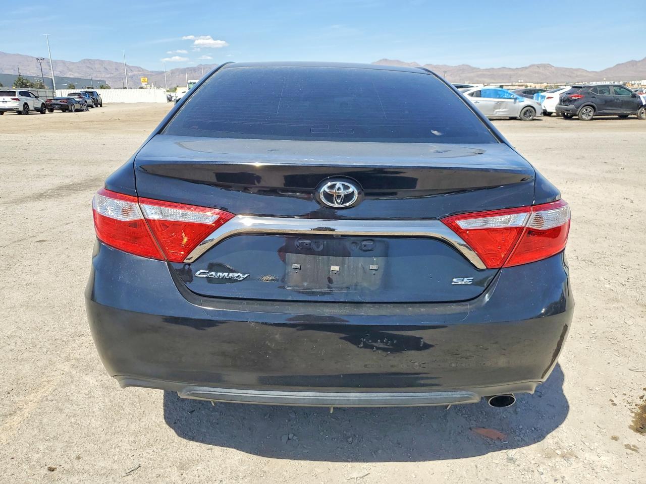 2016 TOYOTA CAMRY SE photo 11
