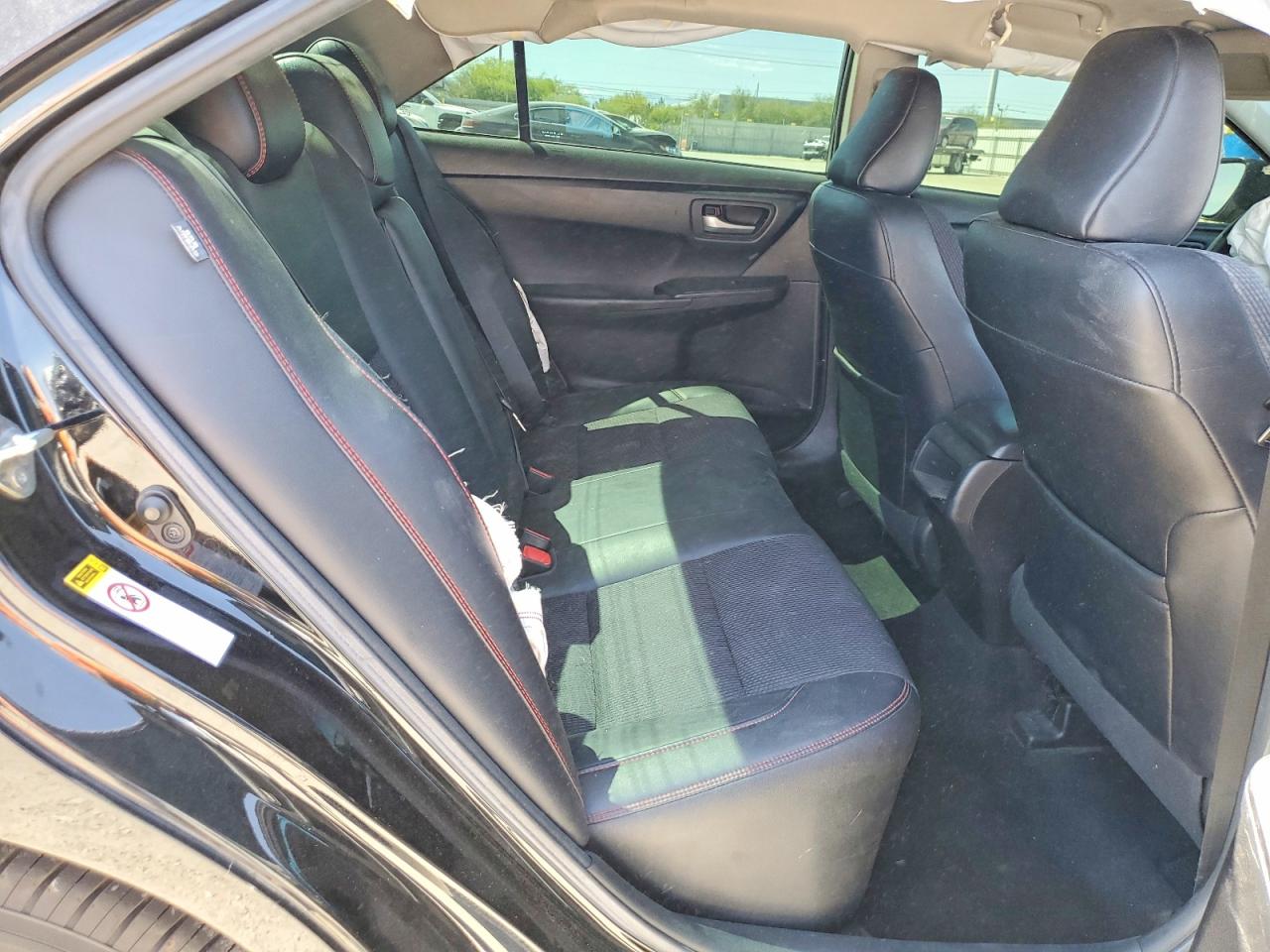 2016 TOYOTA CAMRY SE photo 19