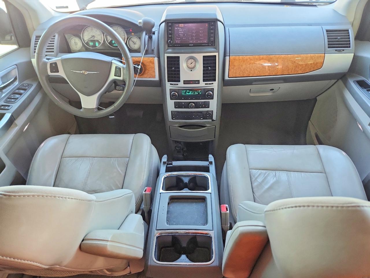 2010 CHRYSLER TOWN & COUNTRY LIMITED photo 8