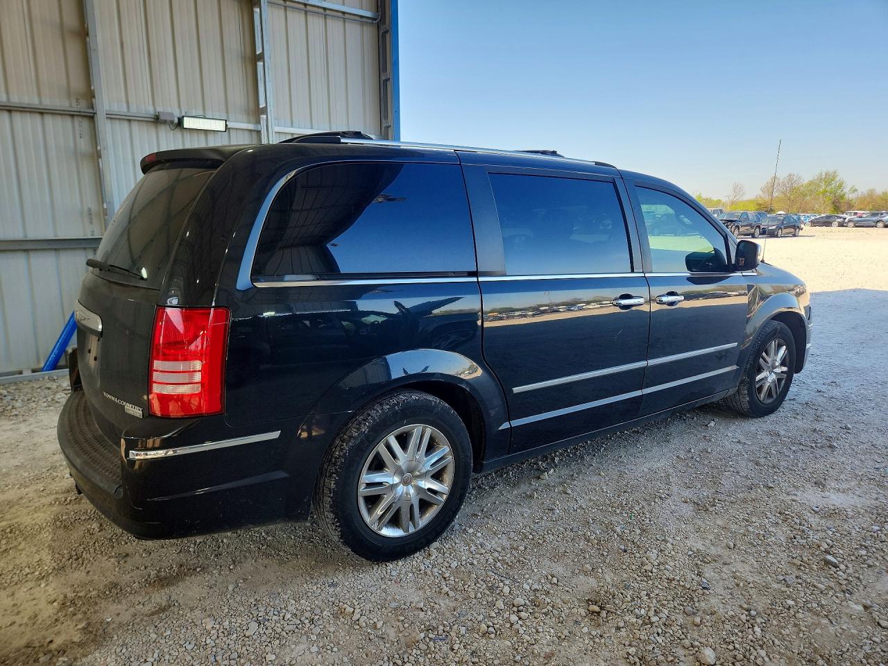 2010 CHRYSLER TOWN & COUNTRY LIMITED photo 3