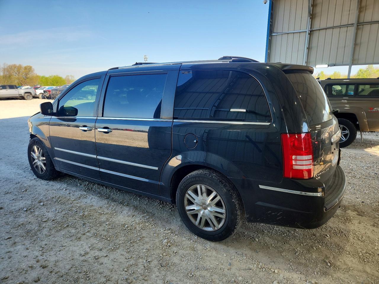 2010 CHRYSLER TOWN & COUNTRY LIMITED photo 2