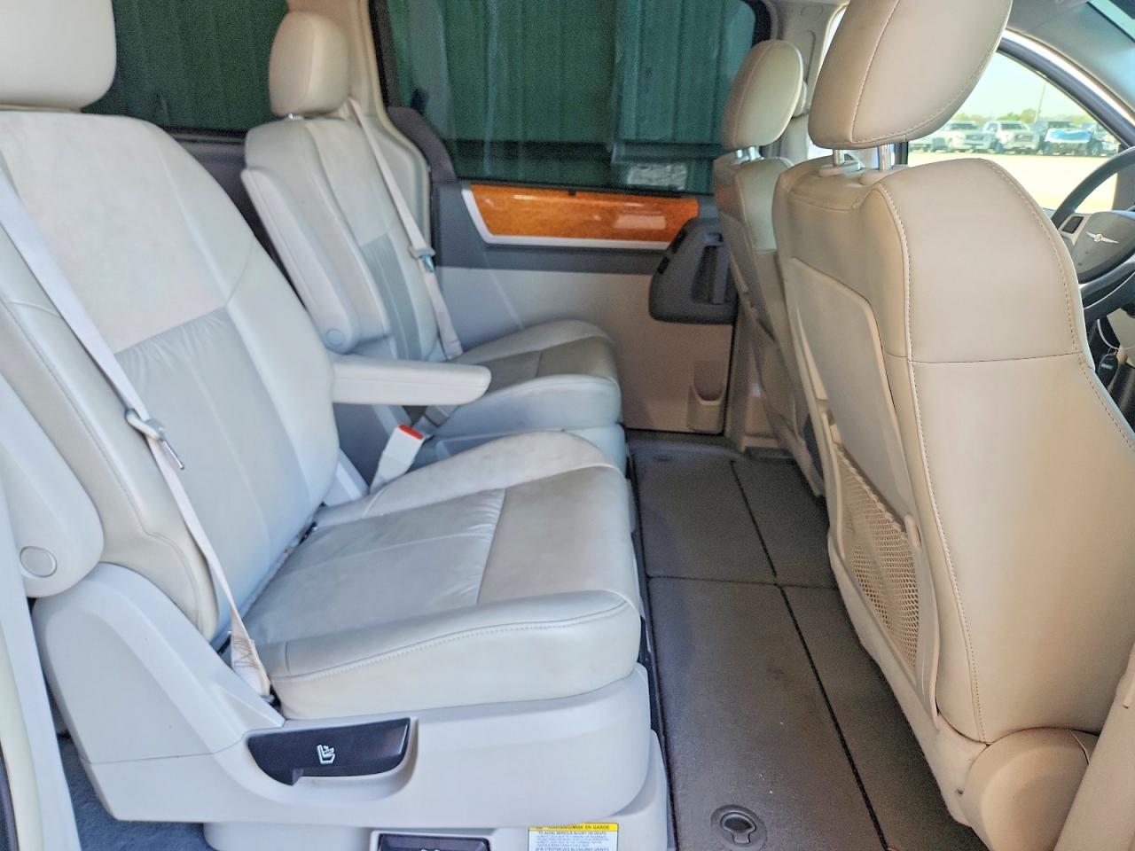 2010 CHRYSLER TOWN & COUNTRY LIMITED photo 11