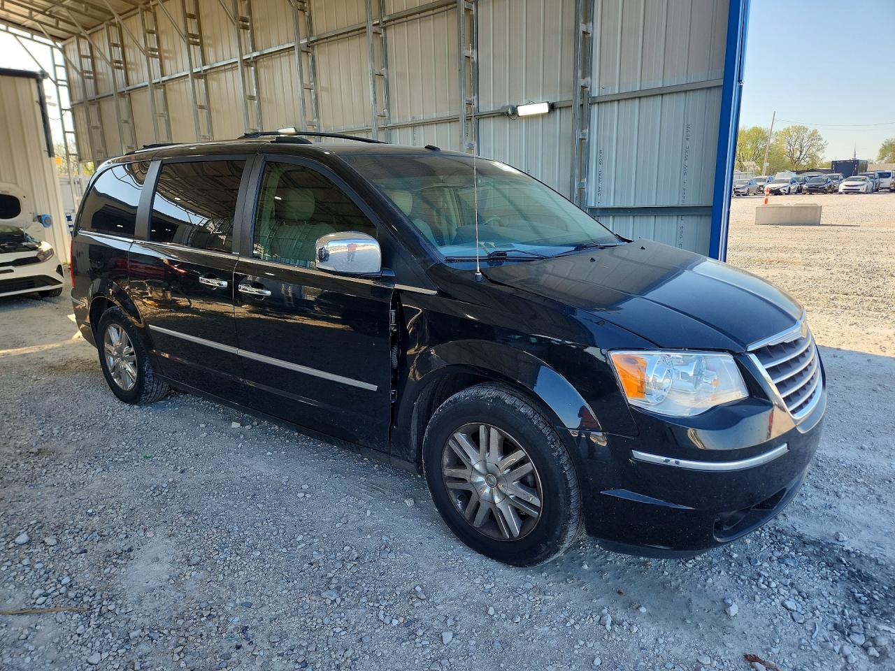2010 CHRYSLER TOWN & COUNTRY LIMITED photo 4
