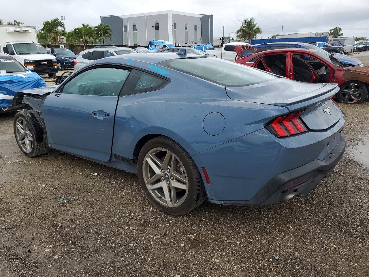 2024 FORD MUSTANG photo 4
