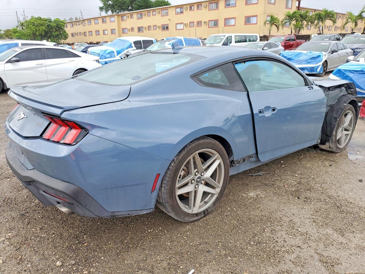 2024 FORD MUSTANG photo 7