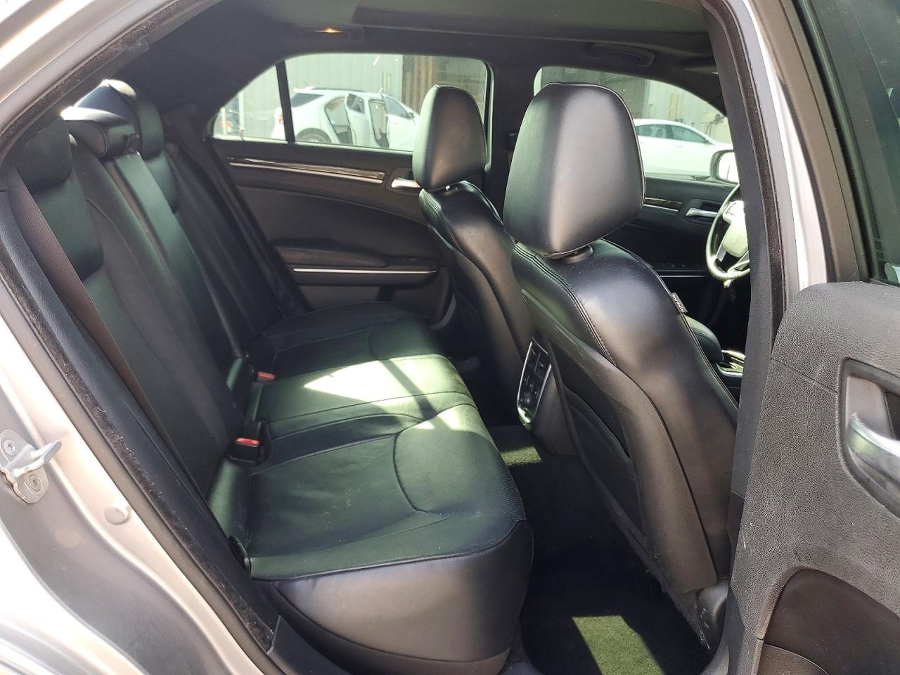 2013 CHRYSLER 300C photo 19