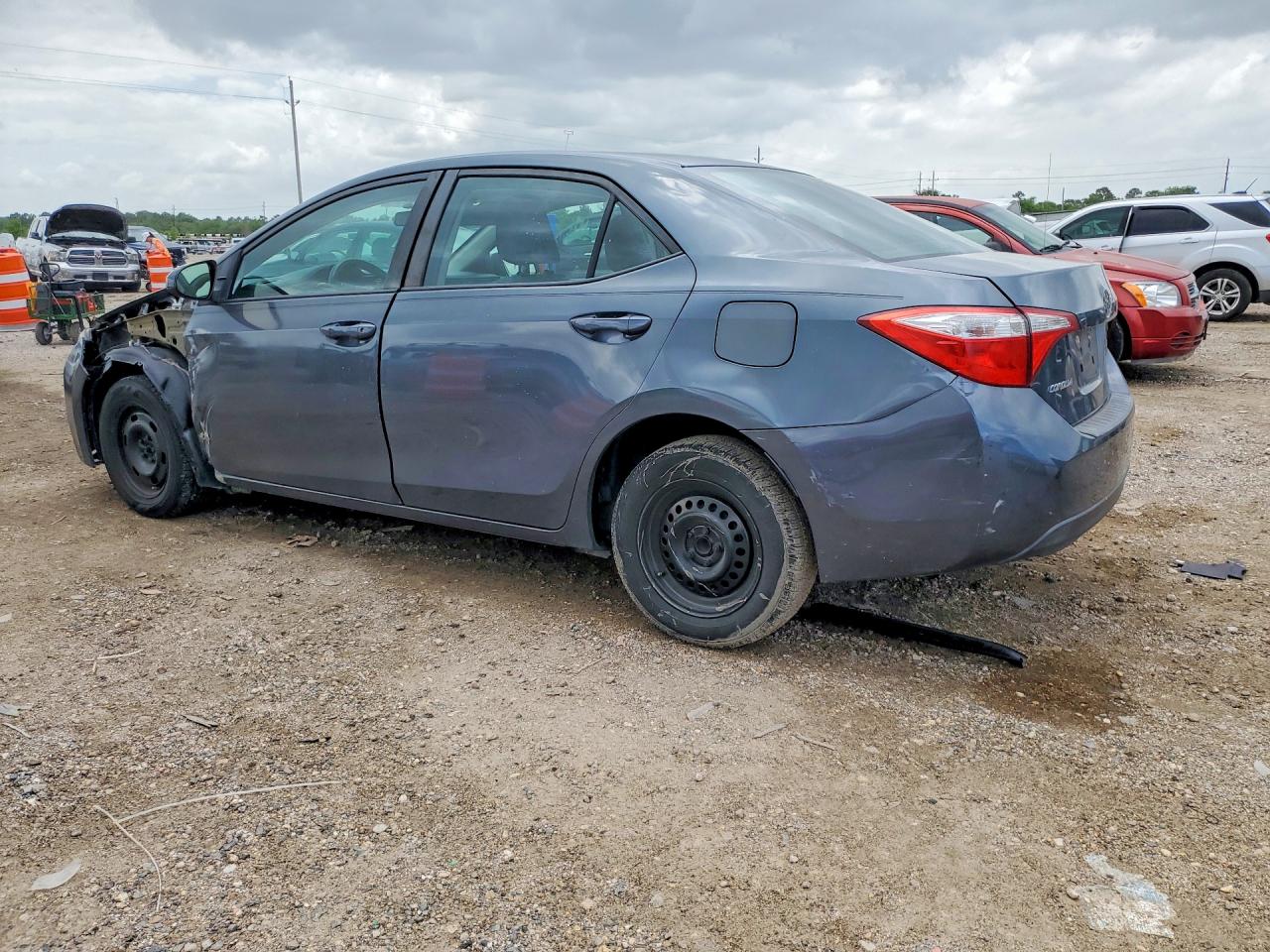 2015 TOYOTA COROLLA photo 3