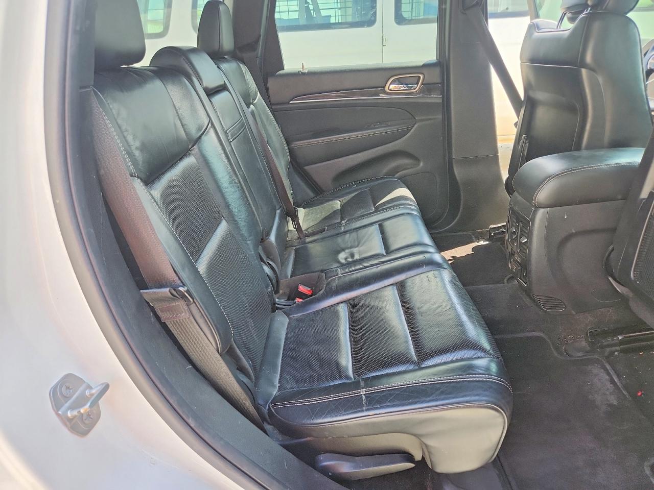 2015 JEEP GRAND CHEROKEE OVERLAND photo 11