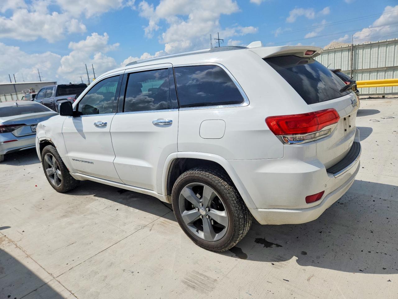 2015 JEEP GRAND CHEROKEE OVERLAND photo 2