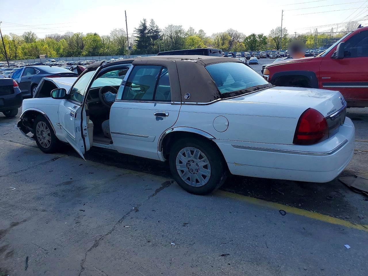 2007 MERCURY GRAND MARQUIS GS photo 2