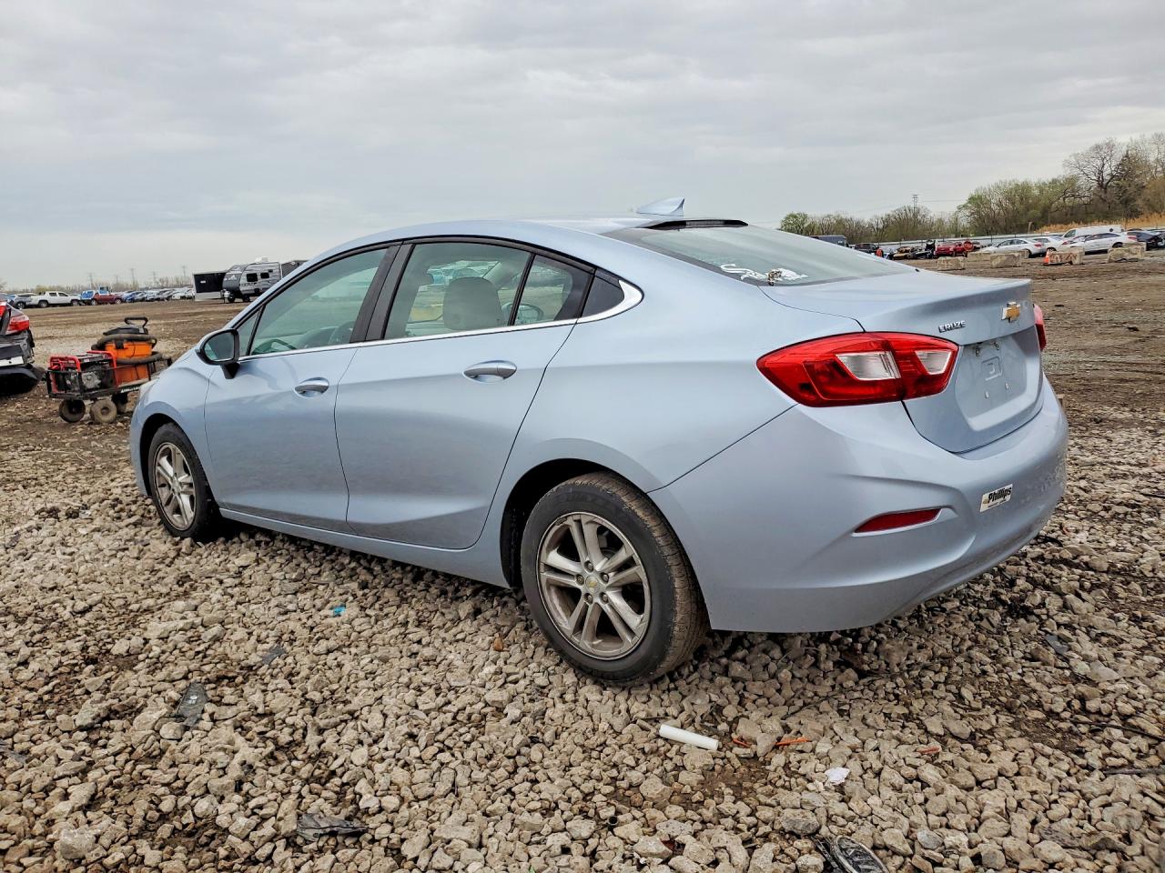 2017 CHEVROLET CRUZE LT photo 2
