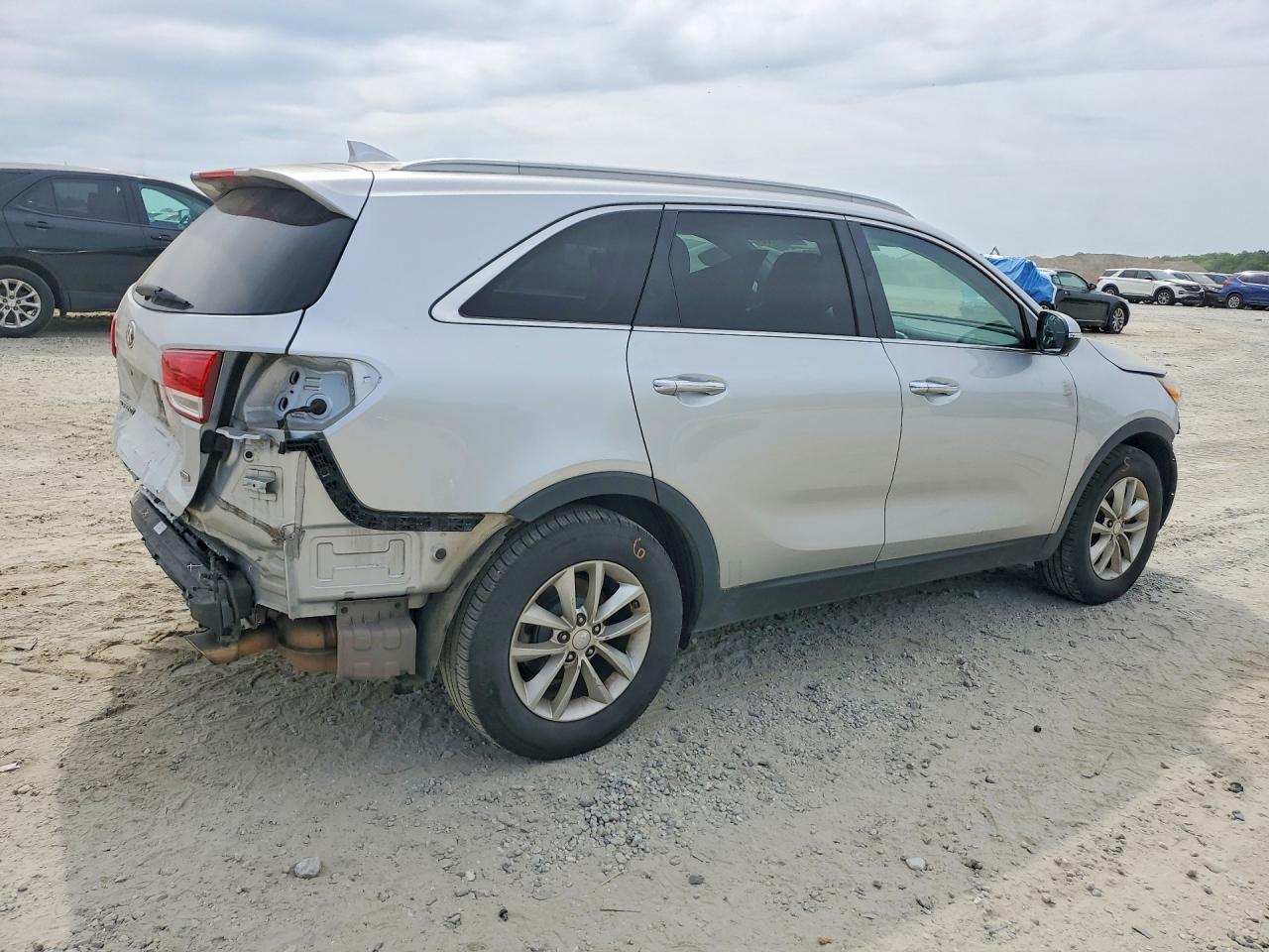 2016 KIA SORENTO LX photo 5