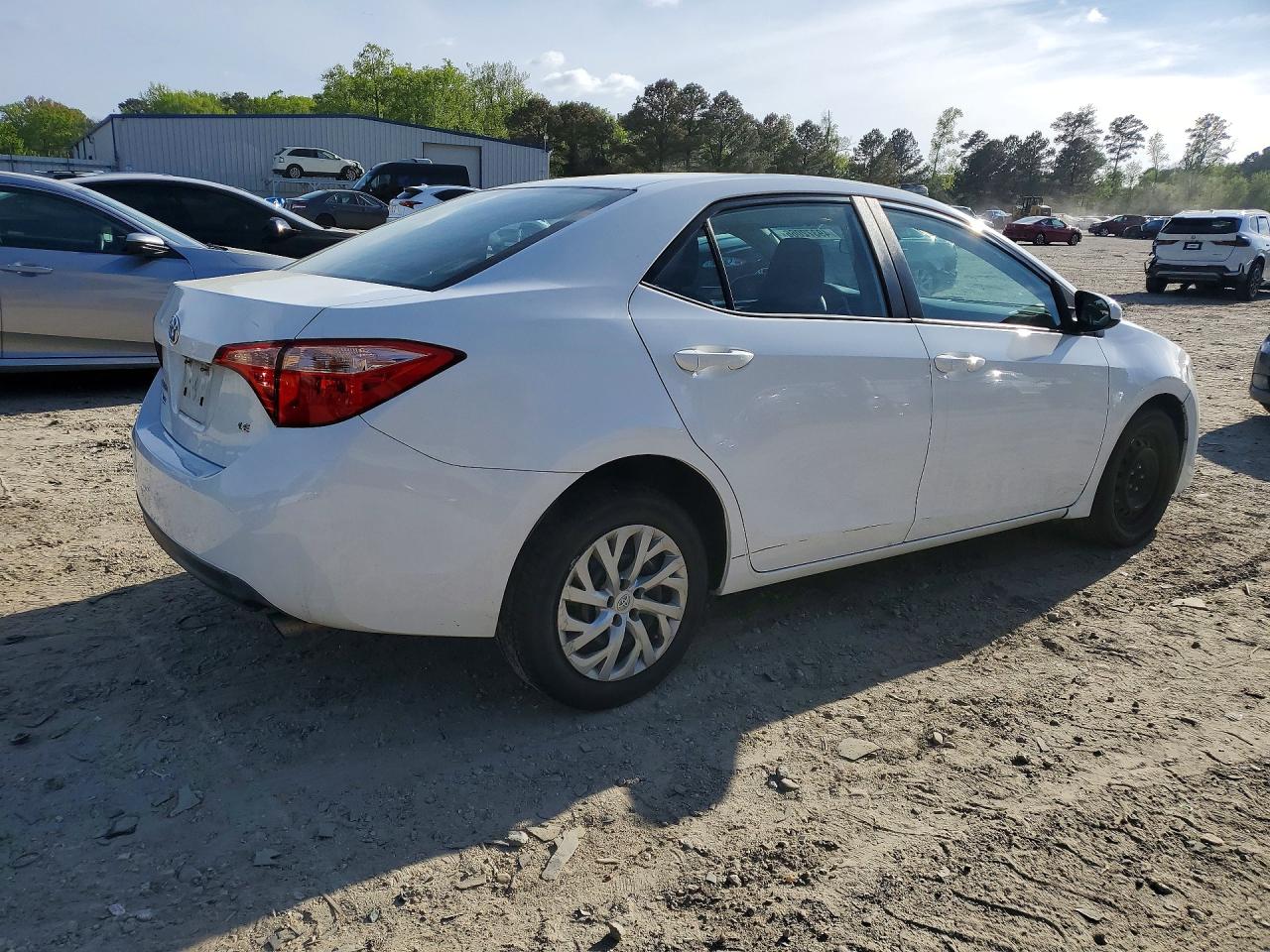2019 TOYOTA COROLLA LE photo 3