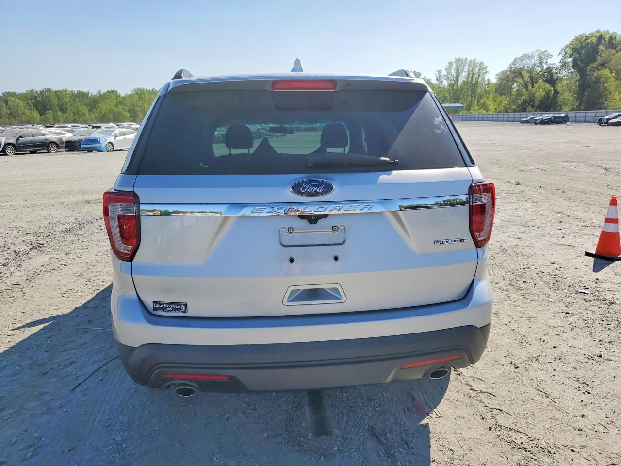 2016 FORD EXPLORER photo 16