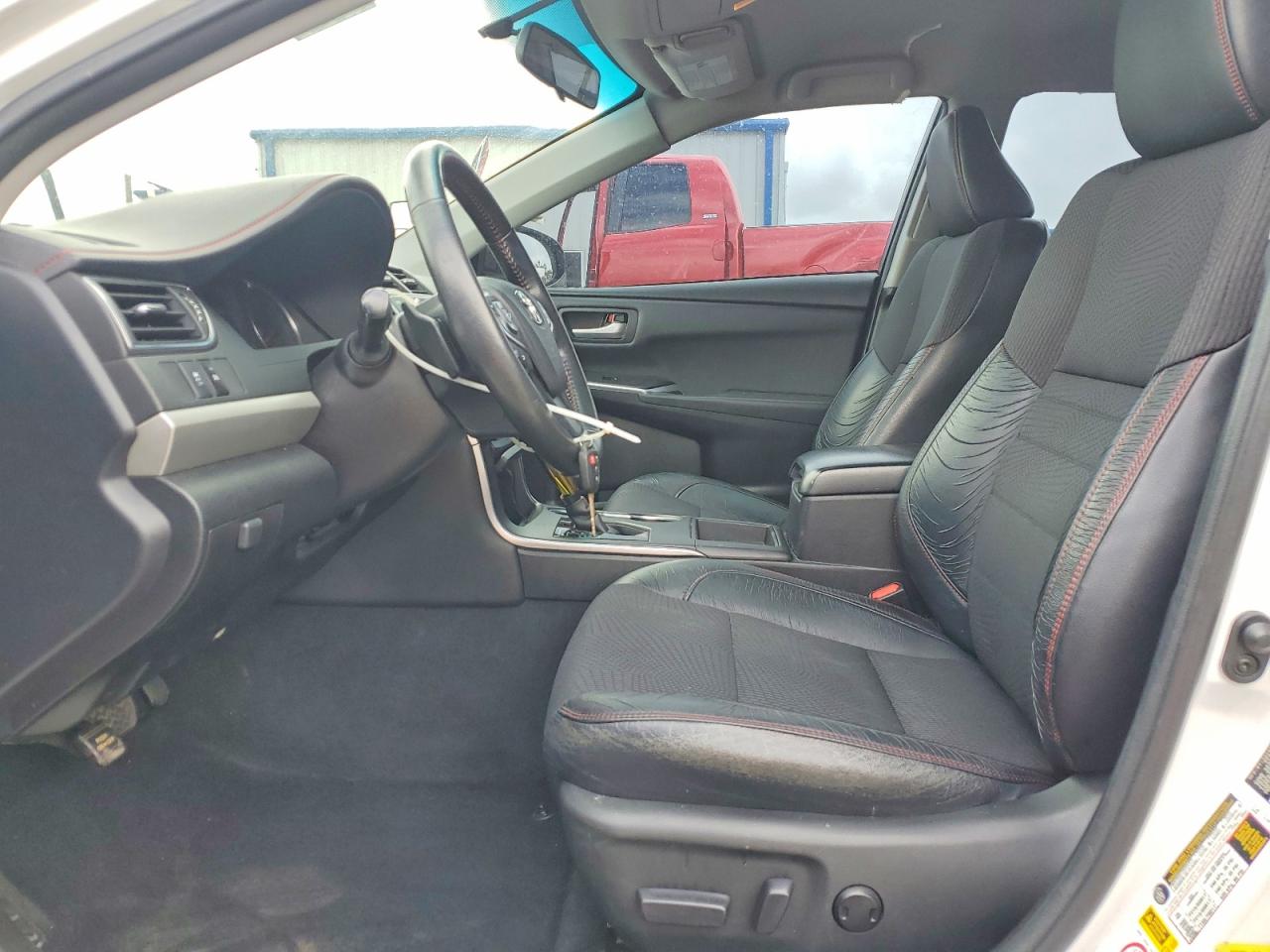 2017 TOYOTA CAMRY SE photo 13