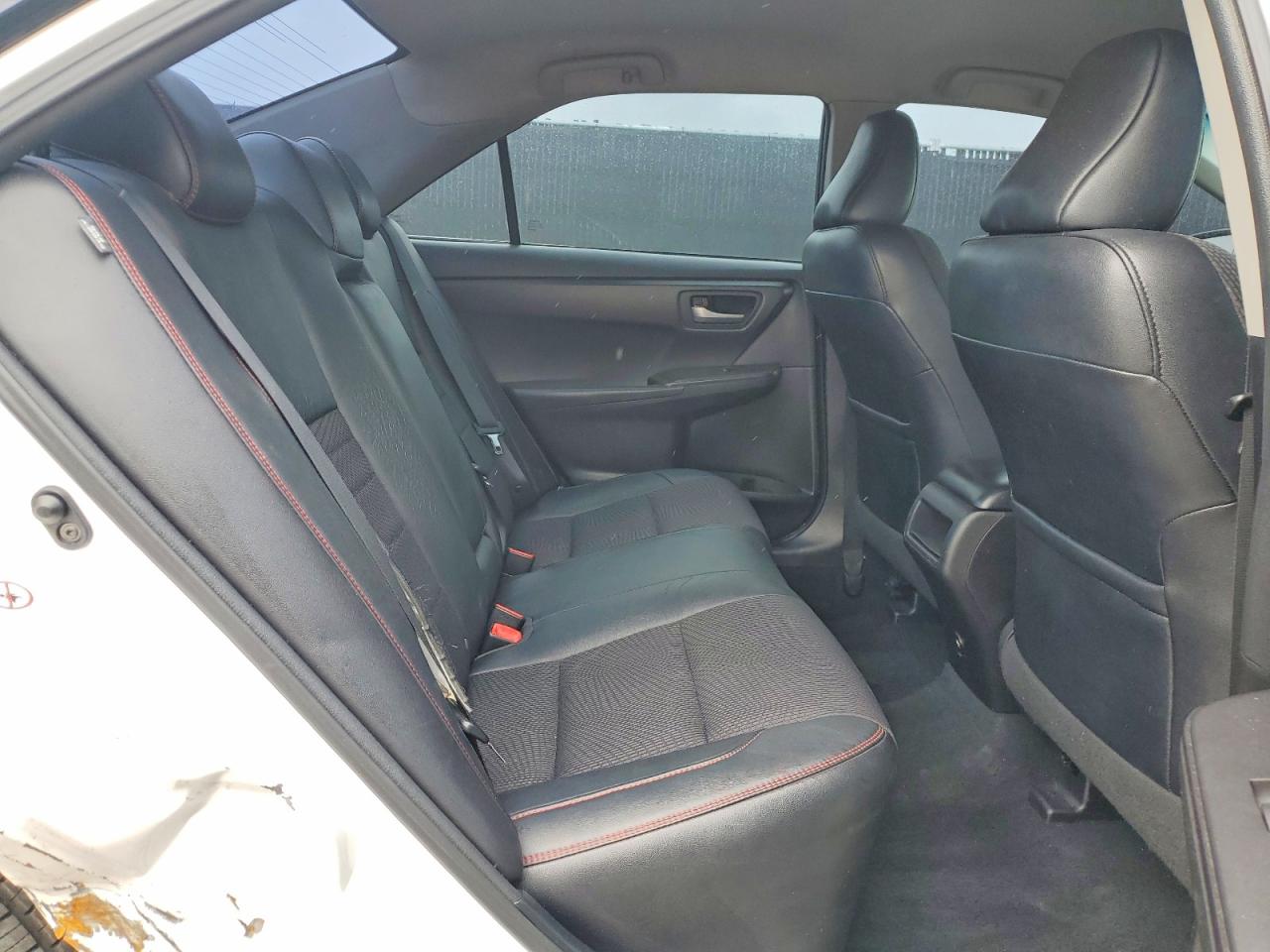2017 TOYOTA CAMRY SE photo 19