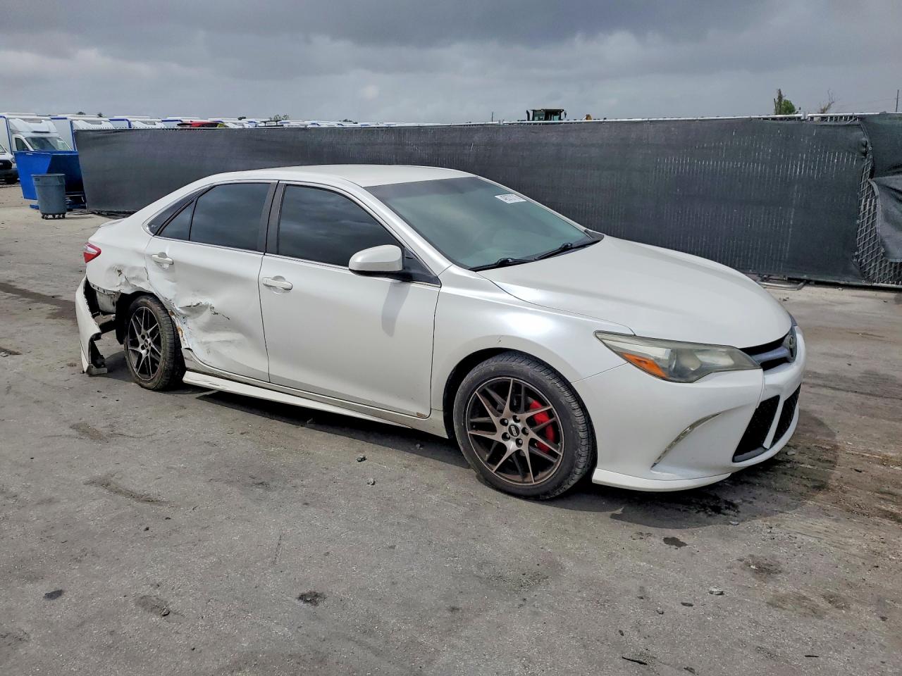 2017 TOYOTA CAMRY SE photo 7