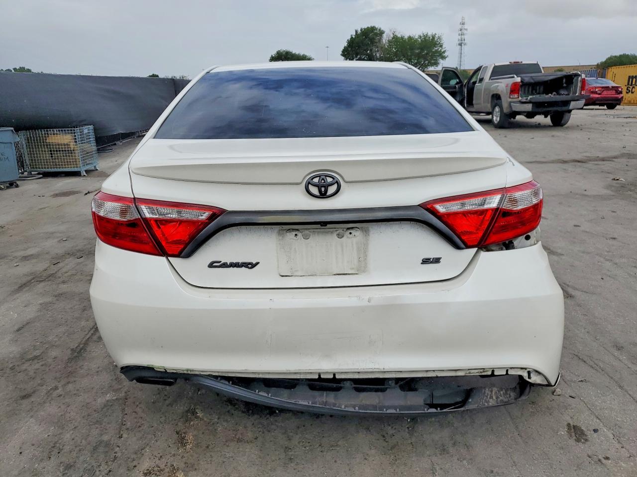 2017 TOYOTA CAMRY SE photo 11
