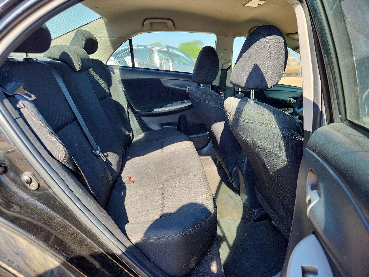 2013 TOYOTA COROLLA S photo 28