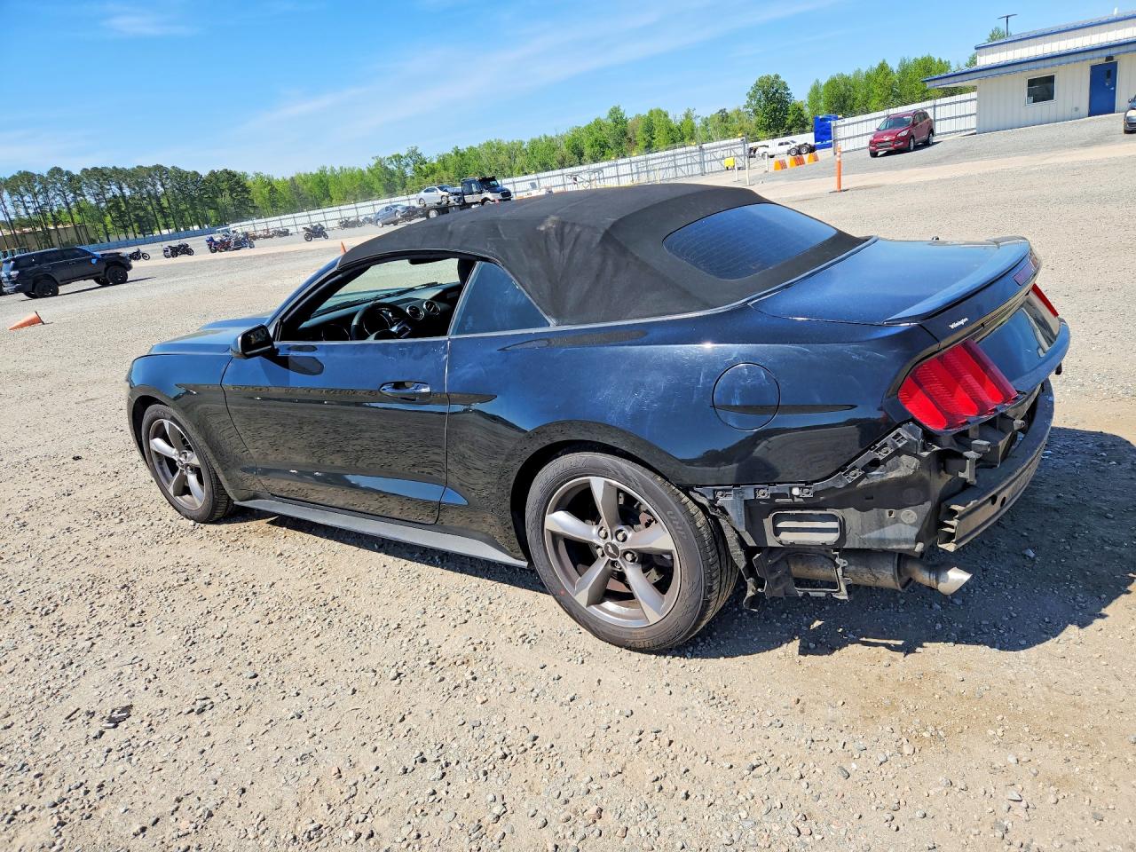2017 FORD MUSTANG photo 3