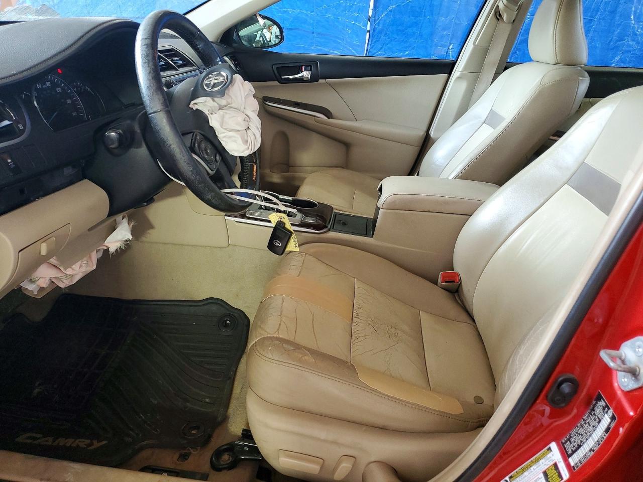 2012 TOYOTA CAMRY XLE photo 13