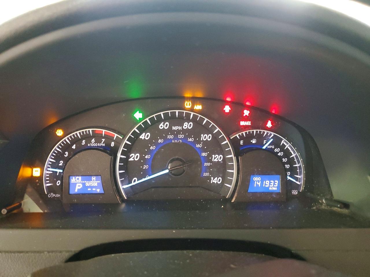 2012 TOYOTA CAMRY XLE photo 17