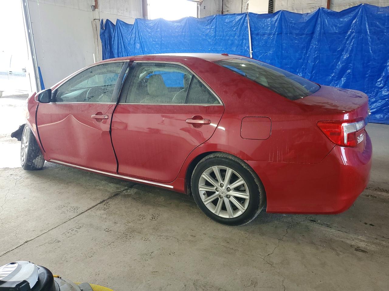 2012 TOYOTA CAMRY XLE photo 3