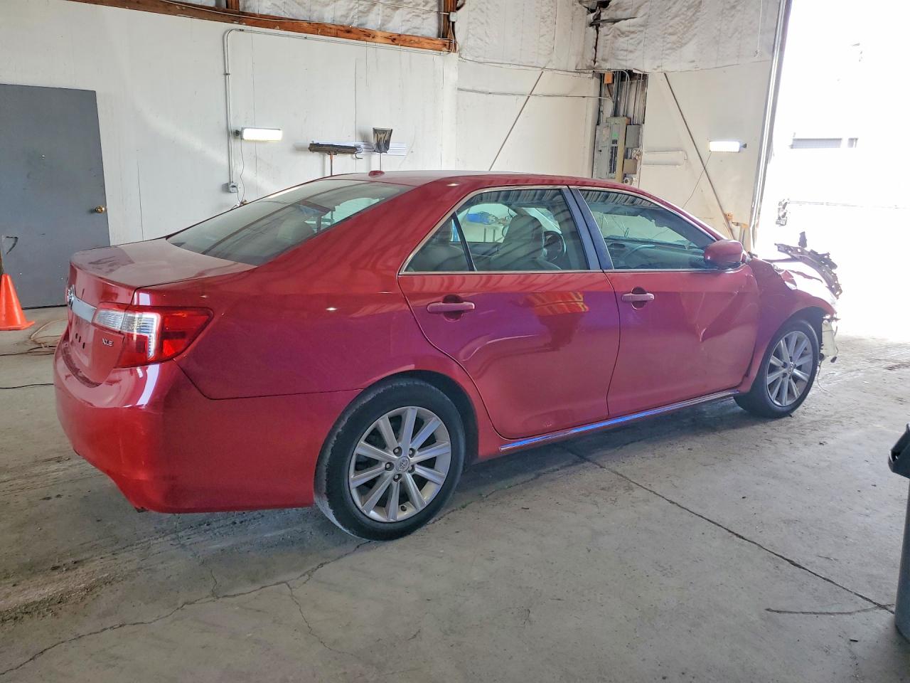 2012 TOYOTA CAMRY XLE photo 5