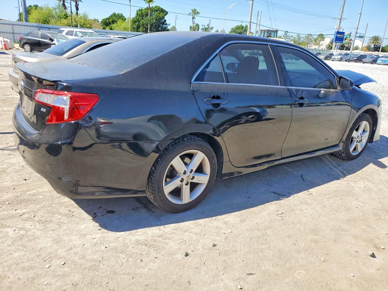2014 TOYOTA CAMRY SE photo 5