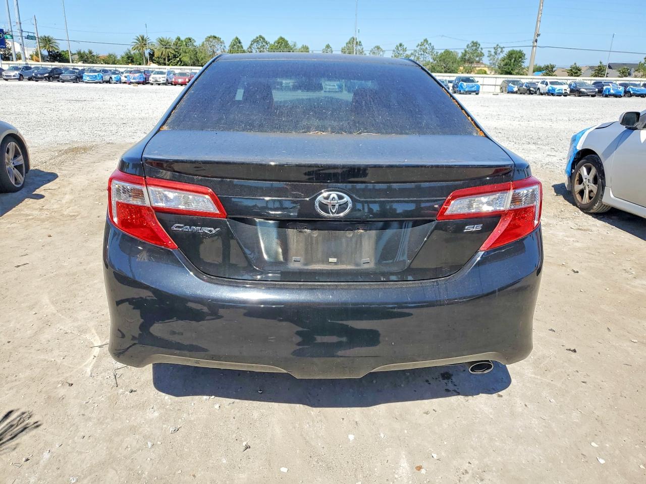2014 TOYOTA CAMRY SE photo 11