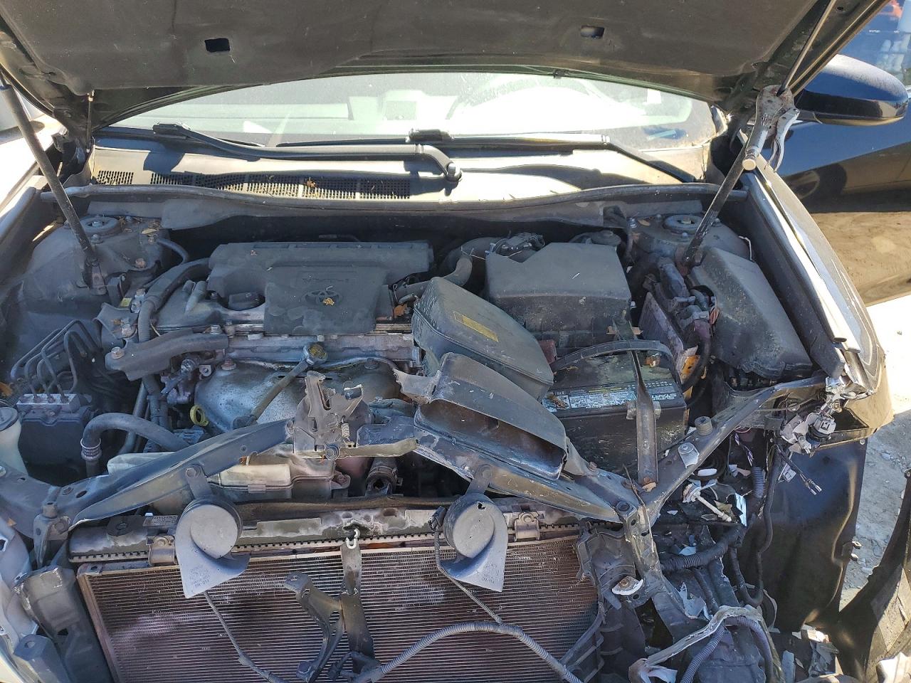 2014 TOYOTA CAMRY SE photo 21