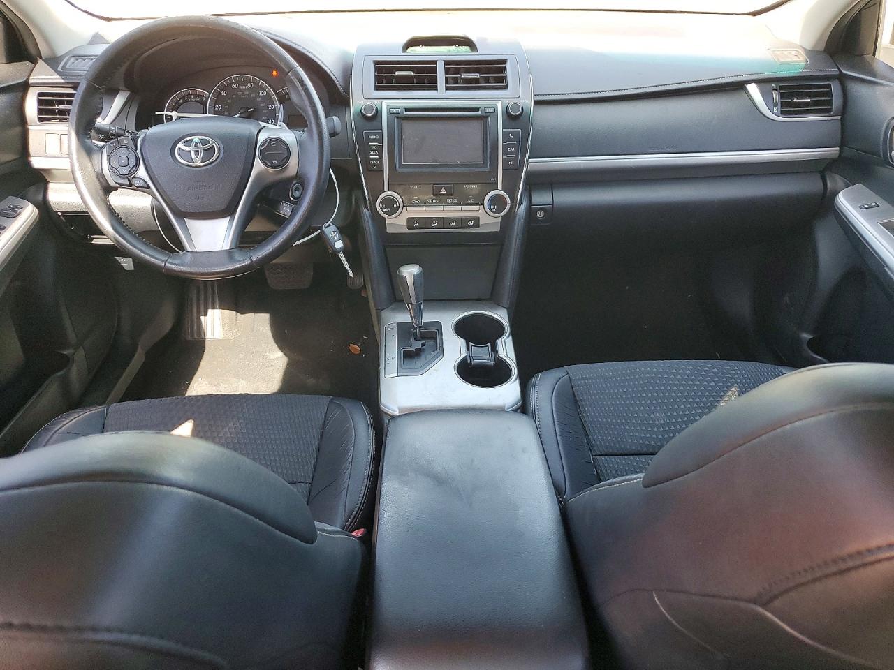 2014 TOYOTA CAMRY SE photo 15