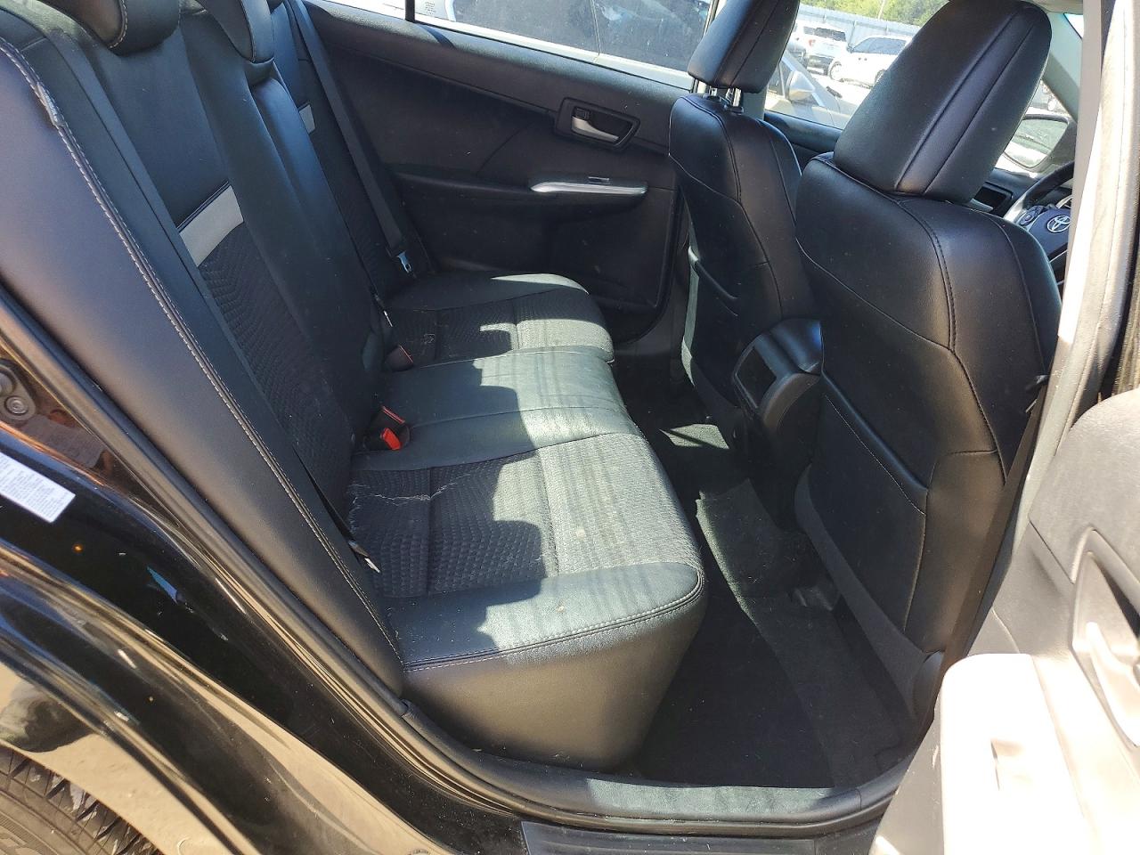 2014 TOYOTA CAMRY SE photo 19