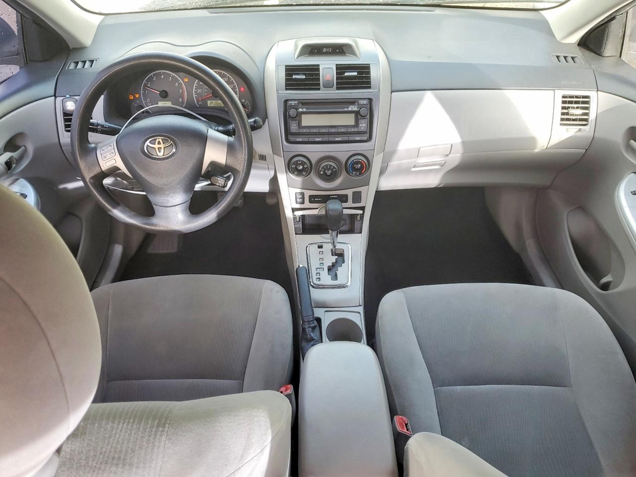 2012 TOYOTA COROLLA LE photo 15