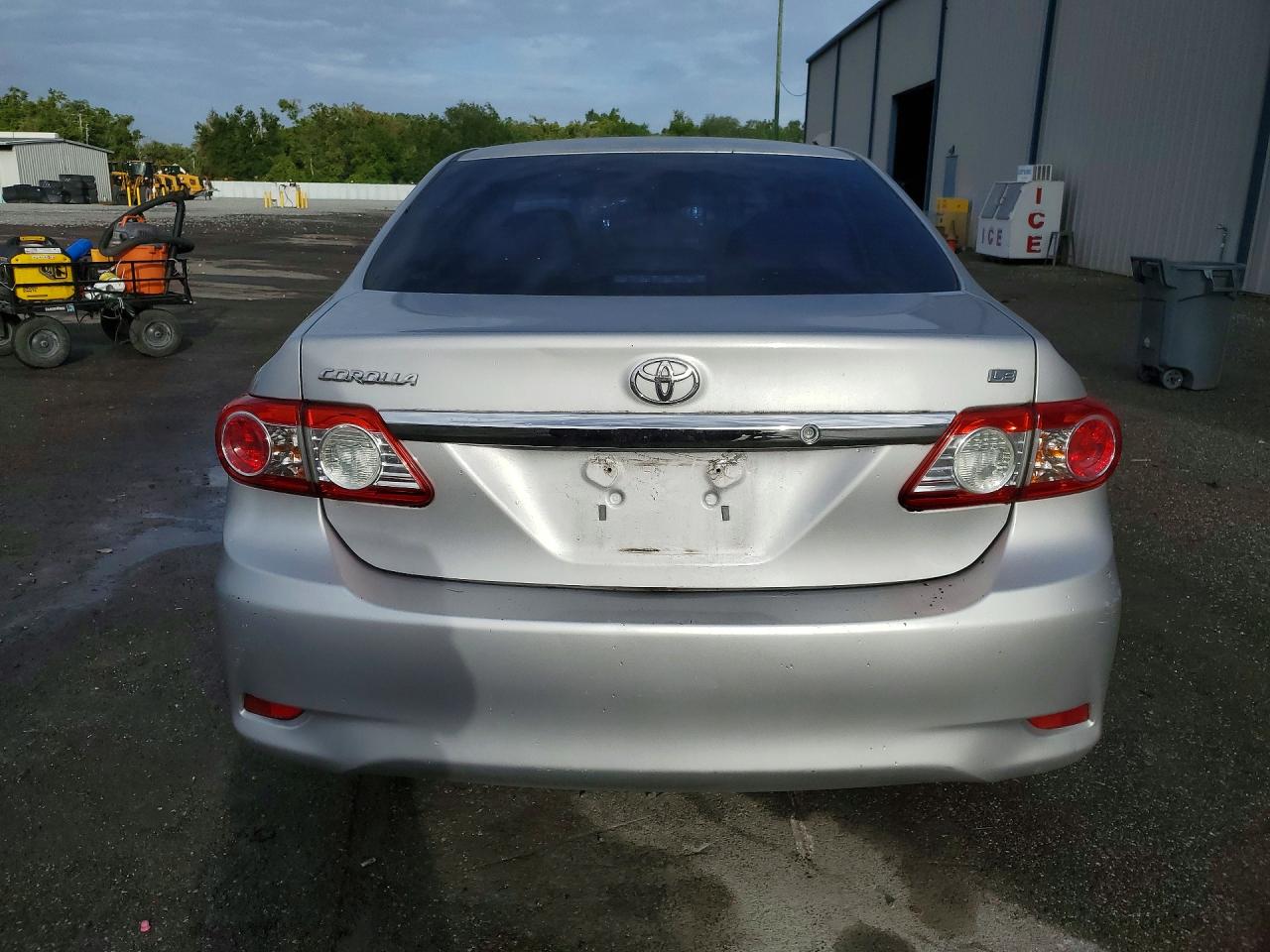 2012 TOYOTA COROLLA LE photo 11