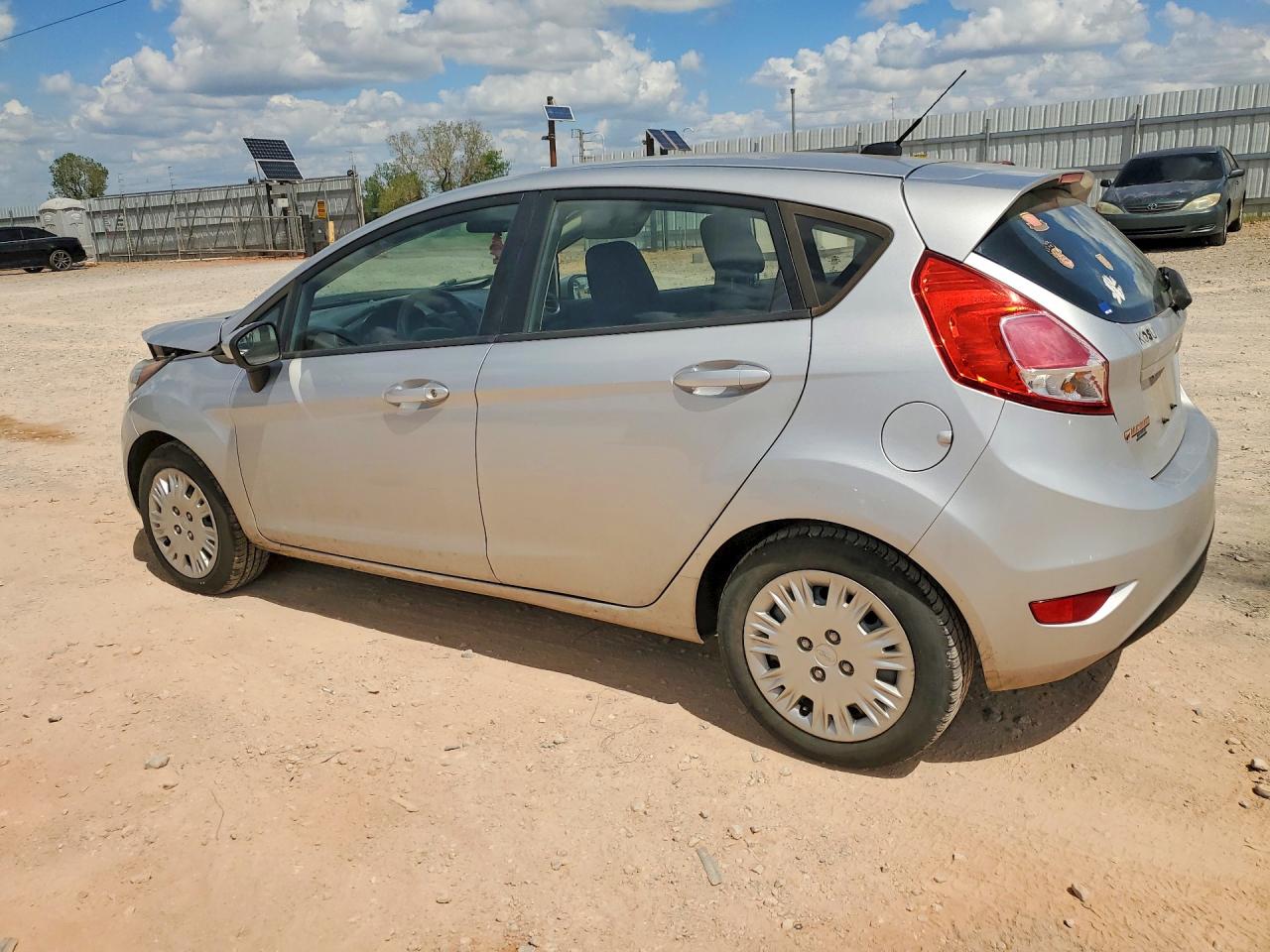 2015 FORD FIESTA S photo 4