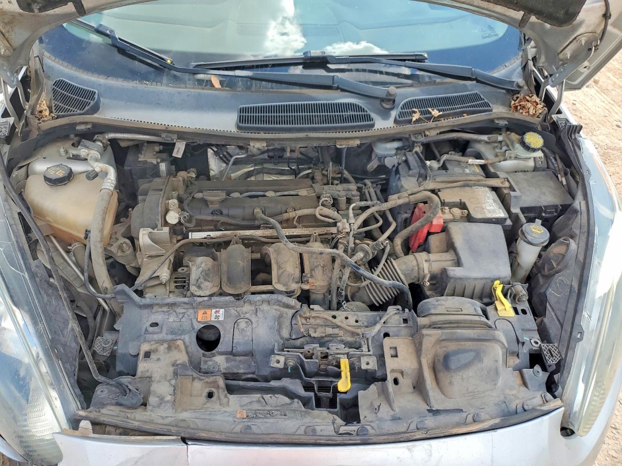 2015 FORD FIESTA S photo 31