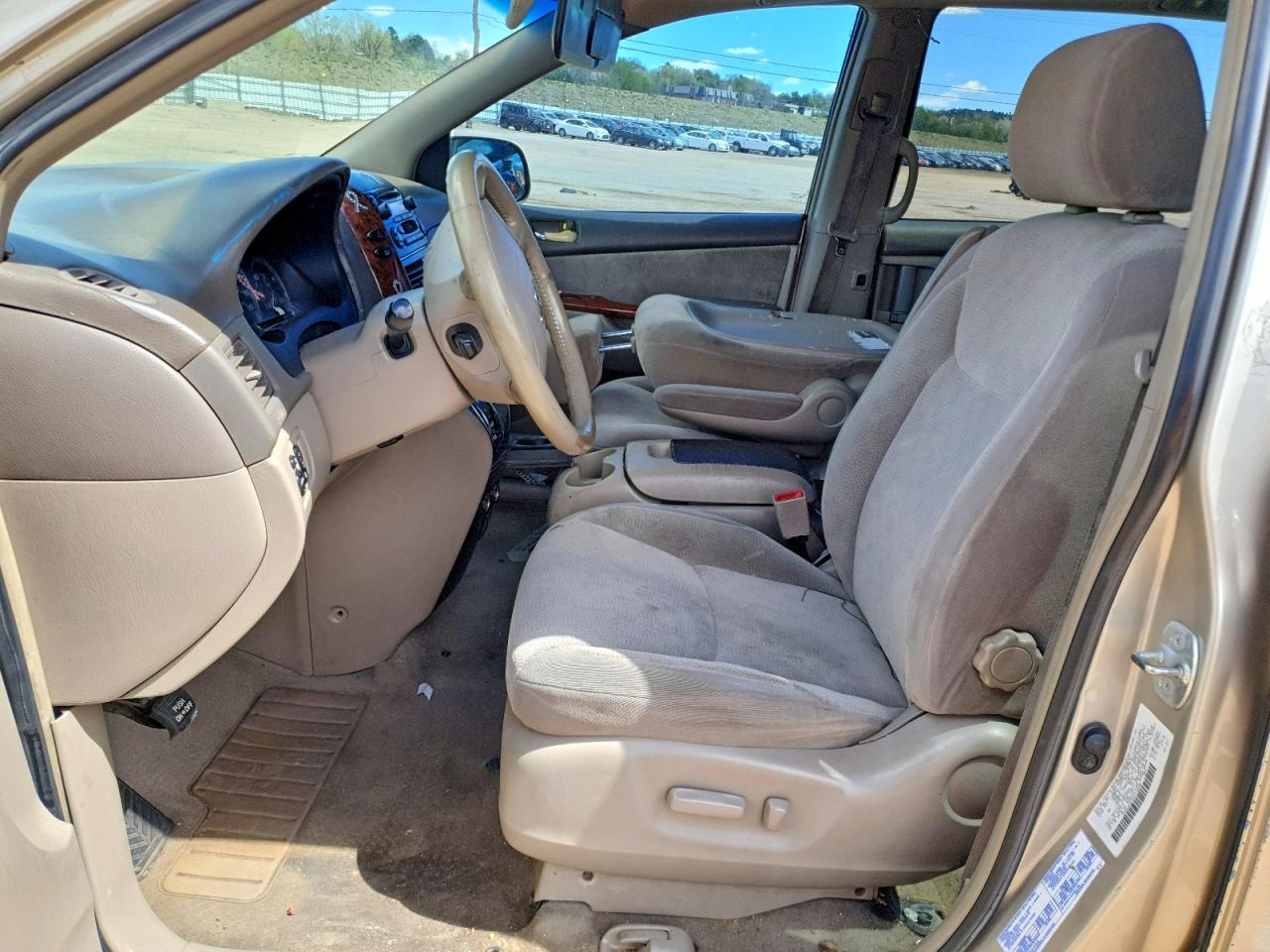 2004 TOYOTA SIENNA XLE 7 PASSENGER photo 13