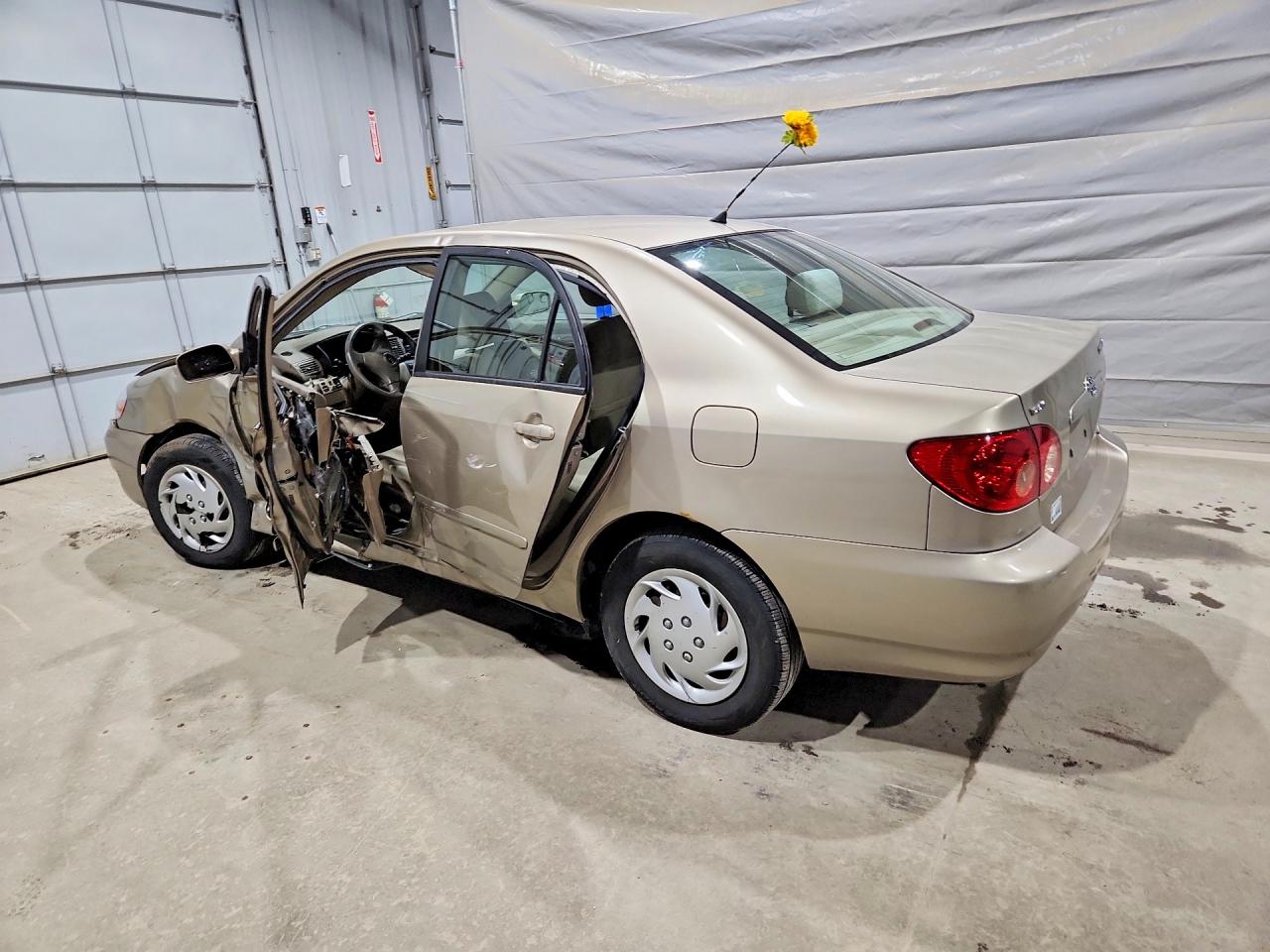 2007 TOYOTA COROLLA LE photo 2
