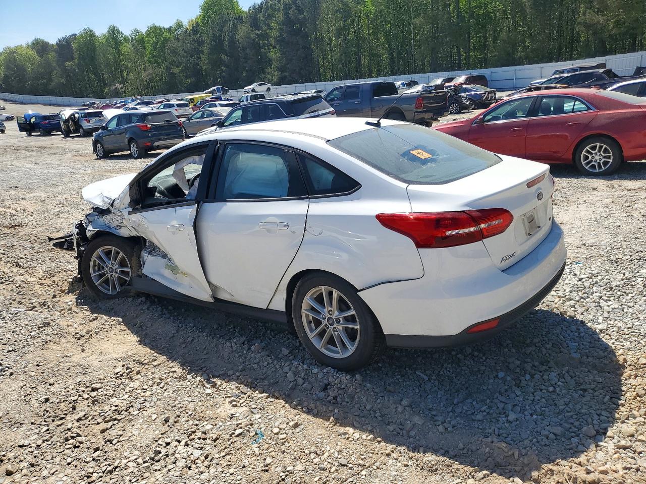 2018 FORD FOCUS SE photo 4