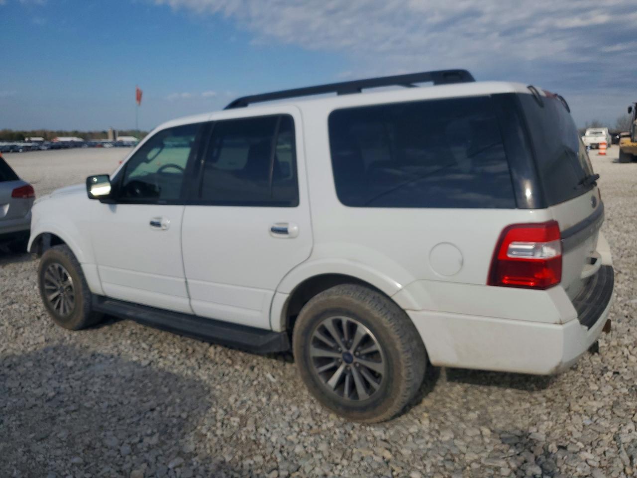 2017 FORD EXPEDITION XLT photo 4