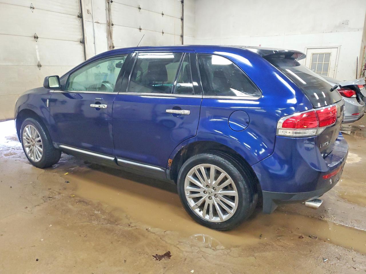 2011 LINCOLN MKX photo 3